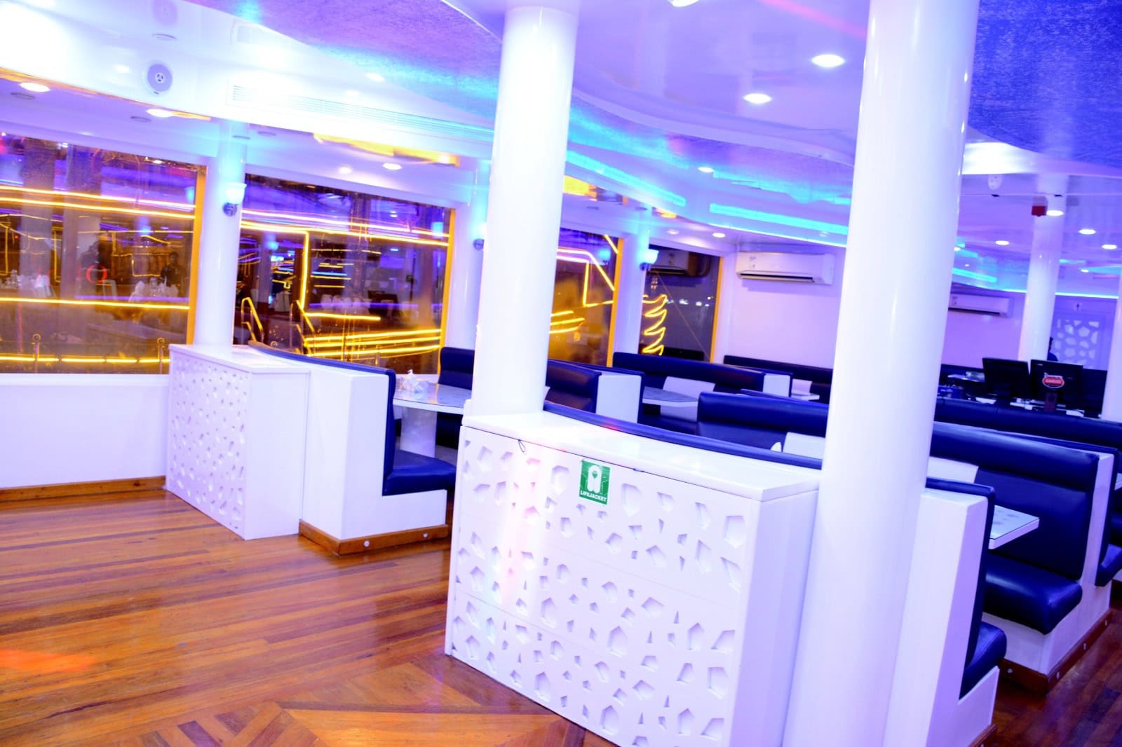 100ft Catamaran Monalisa — yacht rental listing in Dubai Harbour, Dubai Marina