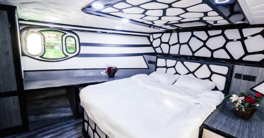 Luxury 95ft Yacht Rental Dubai Marina