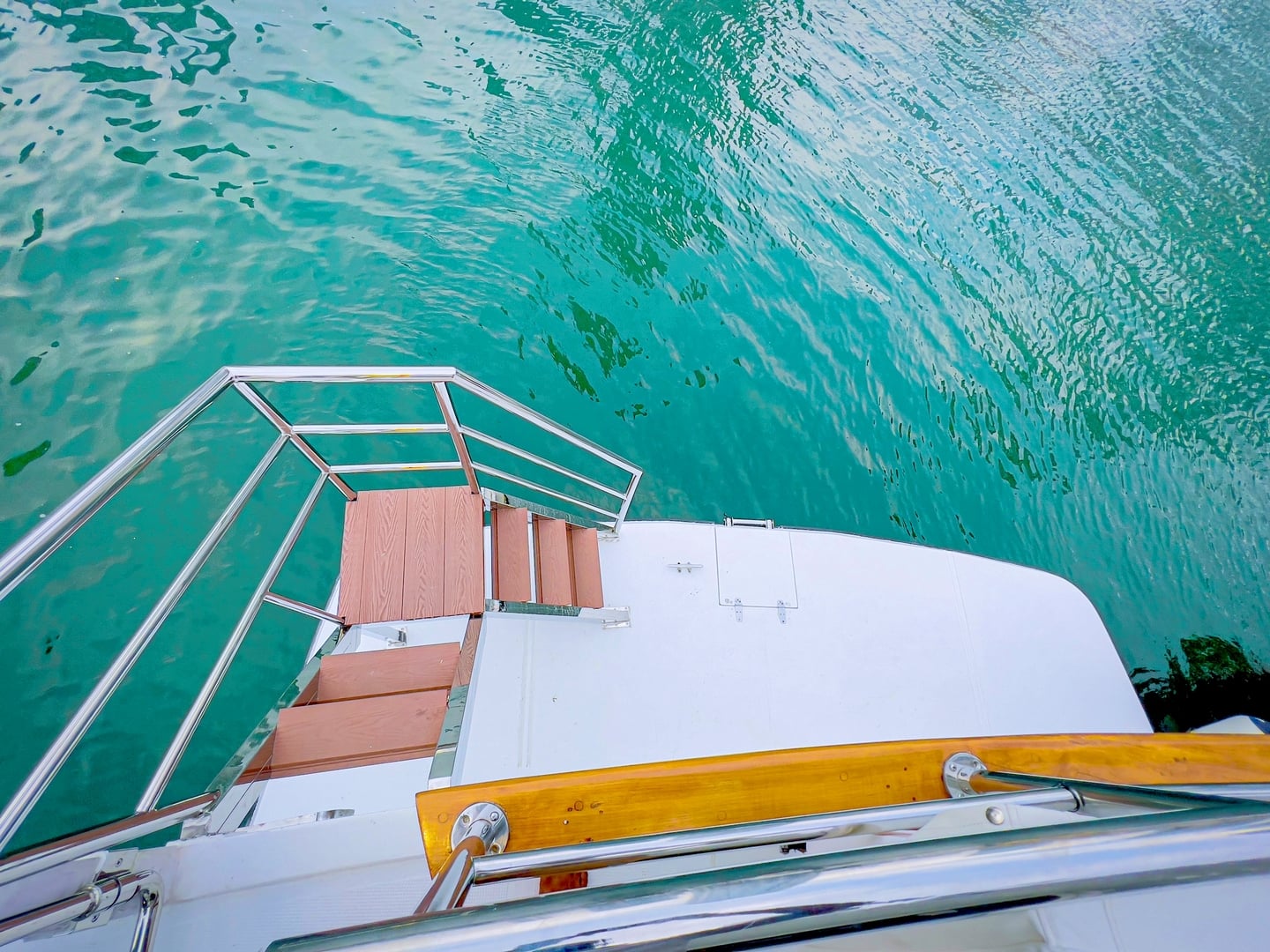 70ft Yacht Cruise