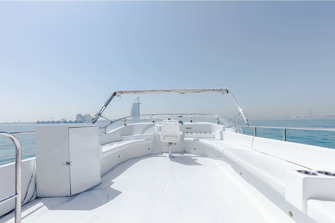 82ft Jumeirah 3 Yacht — yacht rental in Jumeirah, Dubai Marina, AED 1,500/hour