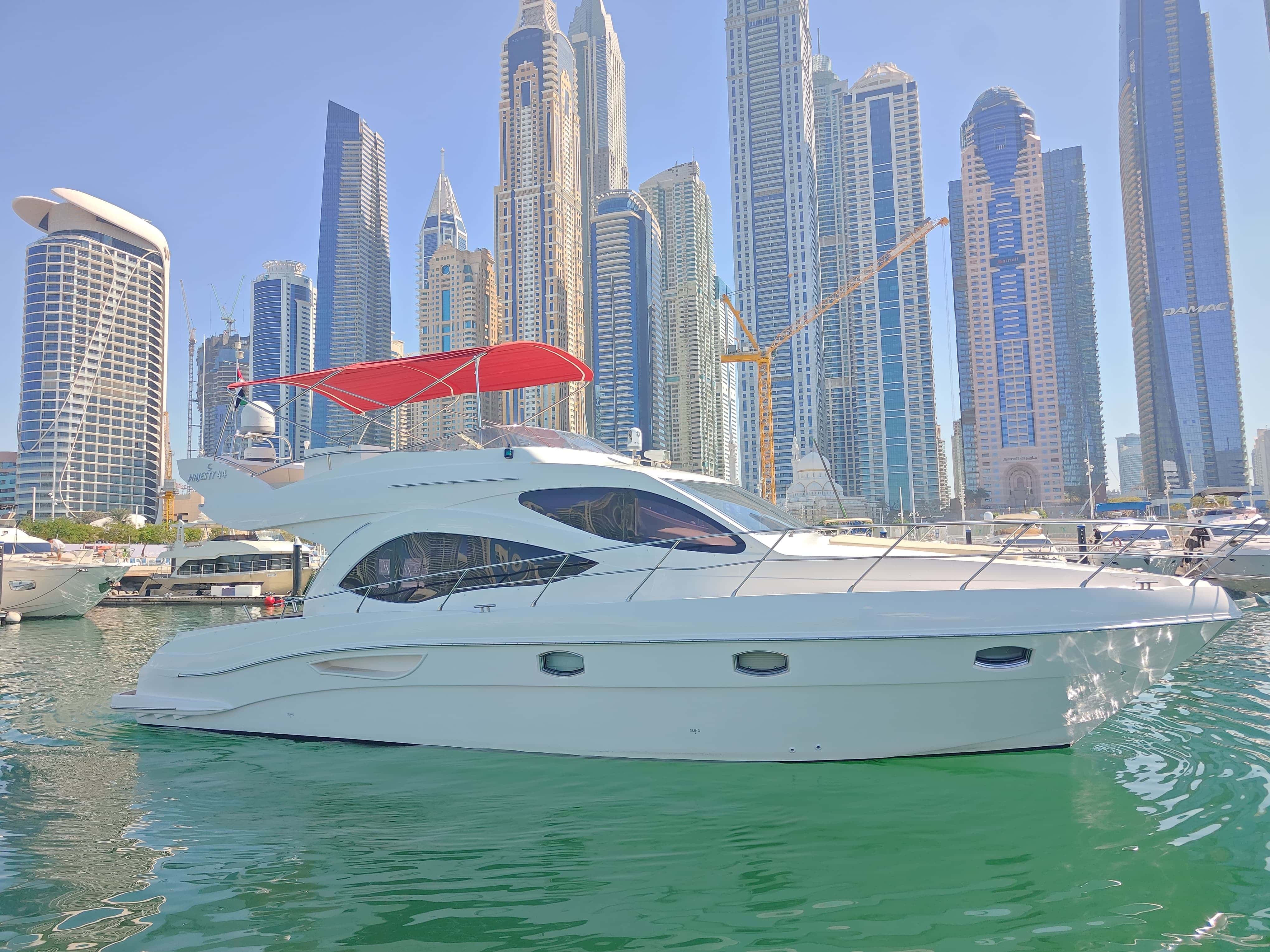 44ft Majesty