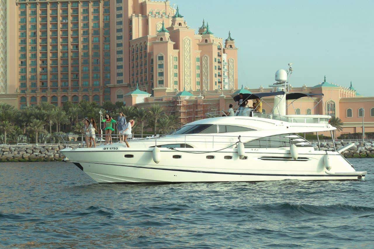 60ft Azimut — yacht rental listing in Dubai Marina