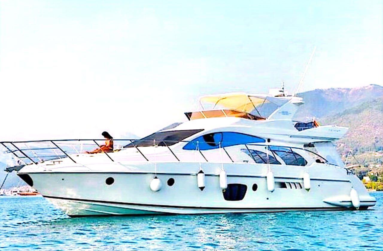 Luxury 55ft Yacht Rental Dubai Marina