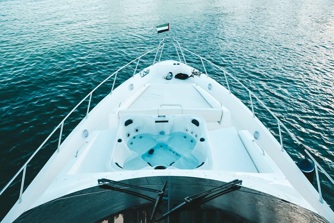 82ft Luxury with Jacuzzi (2025 Refitted)